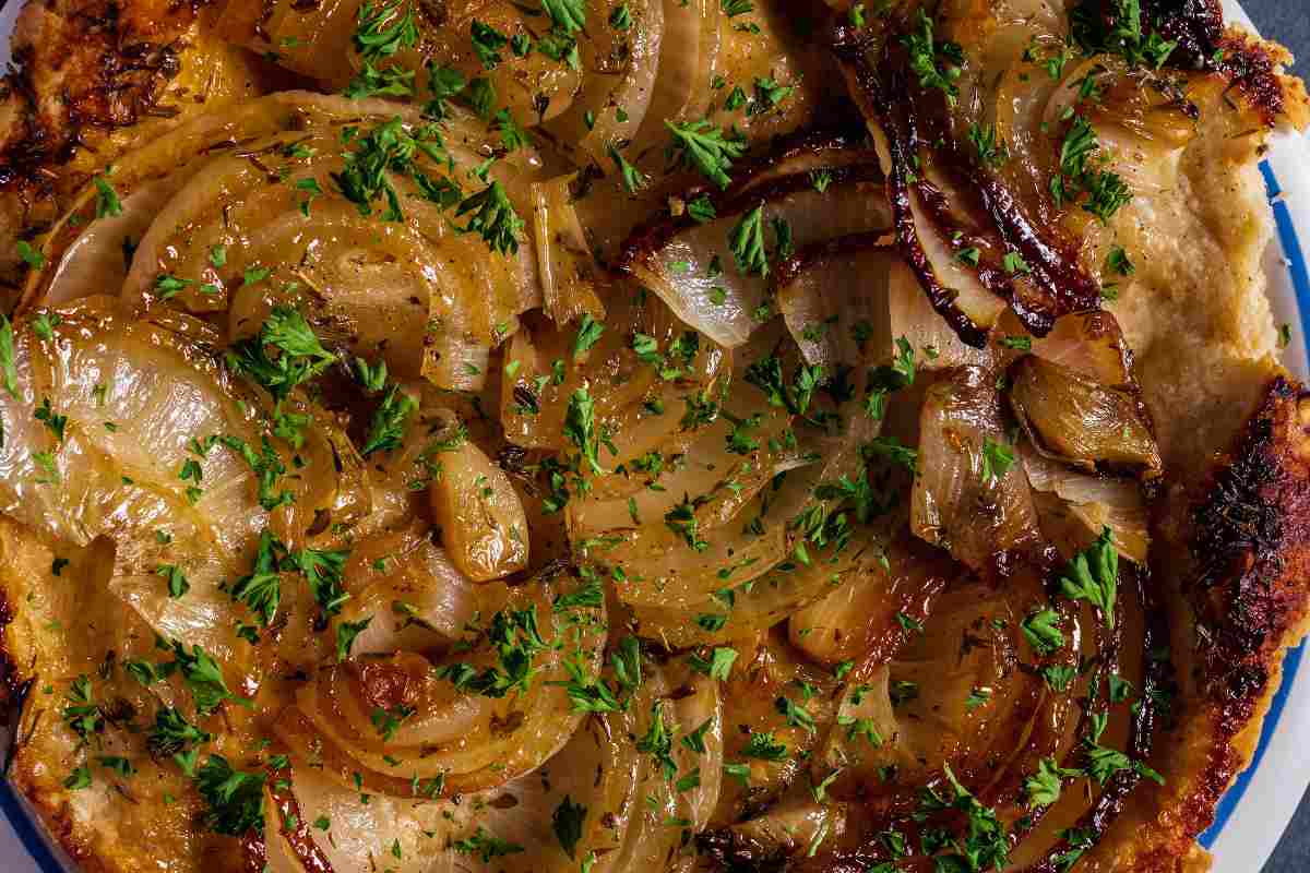 torta salata con cipolle e patate