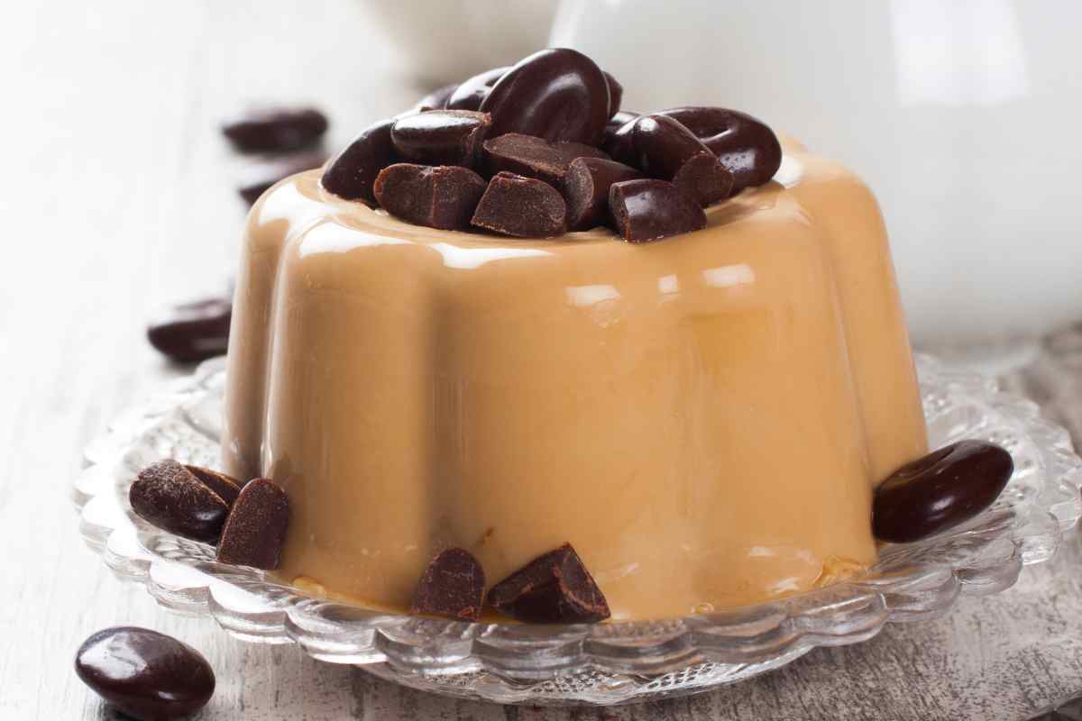 Non è un budino ma una torta da chef stellato, facile e subito pronta da portare in tavola anche prima di Natale