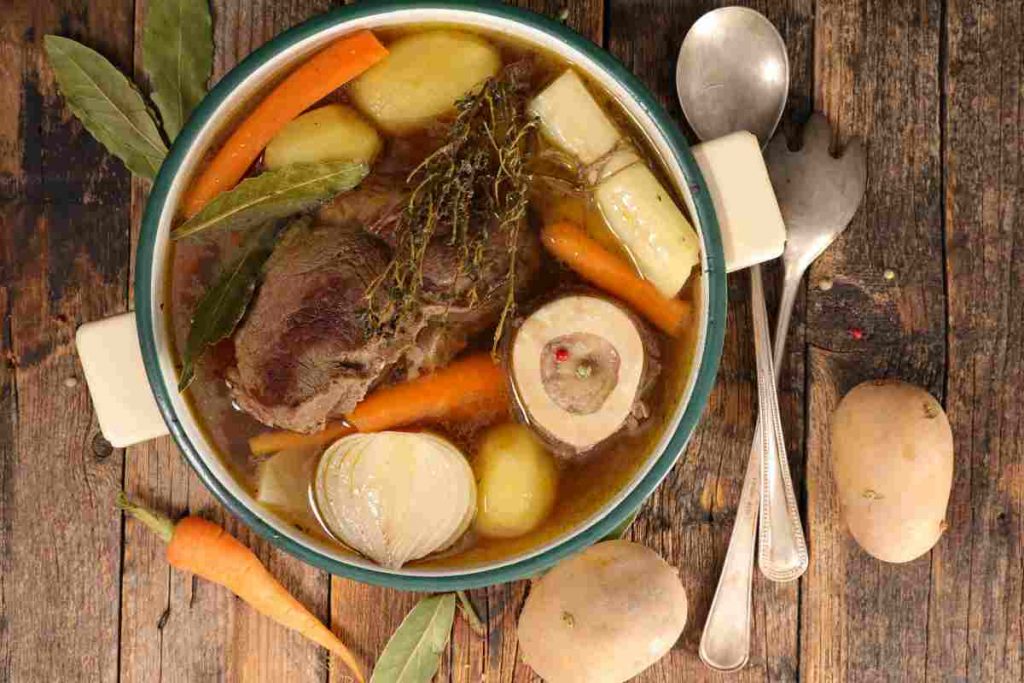 Il brodo di carne più saporito di sempre è questo: la ricetta che ha ...