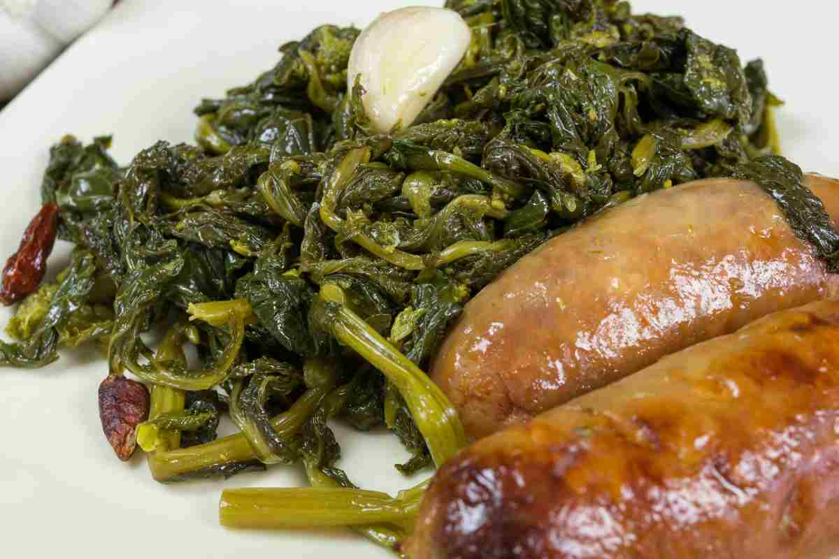 Friarielli e salsicce in padella