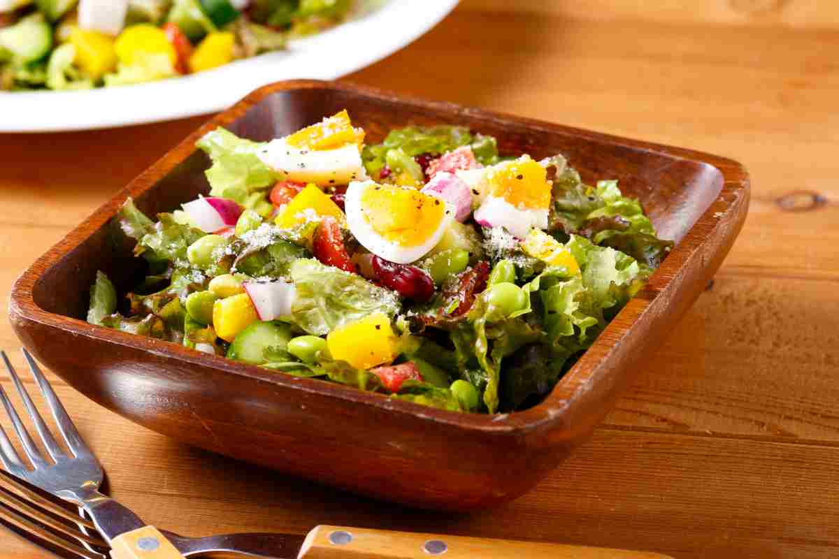 Insalata mista con uova sode