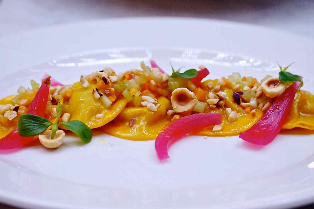 un piatto di ravioli per il menu della settimana