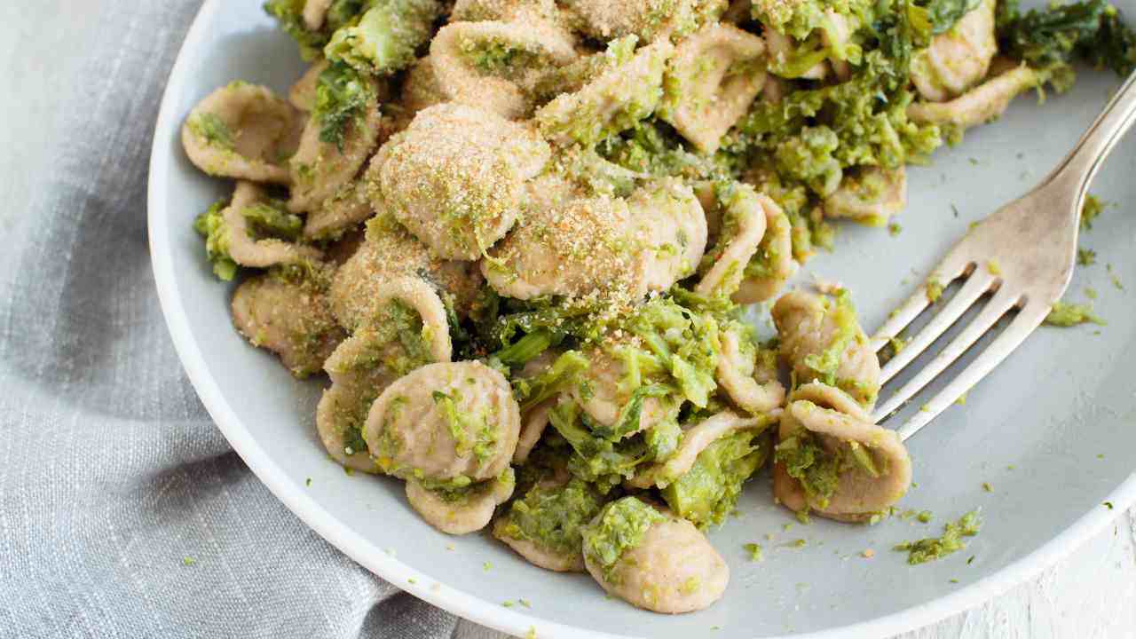Pranzo della domenica con un grande classico: orecchiette alle cime di rapa!