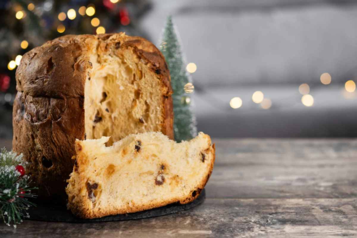 Panettone classico tagliato a fette