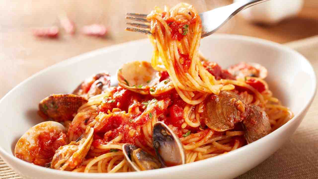 Spaghetti alle vongole buttalapasta.it