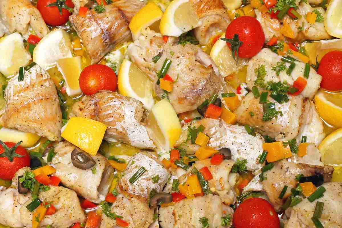 Se lo metti in forno con pomodori e olive il baccalà viene meglio che fritto: meno calorie, doppio gusto