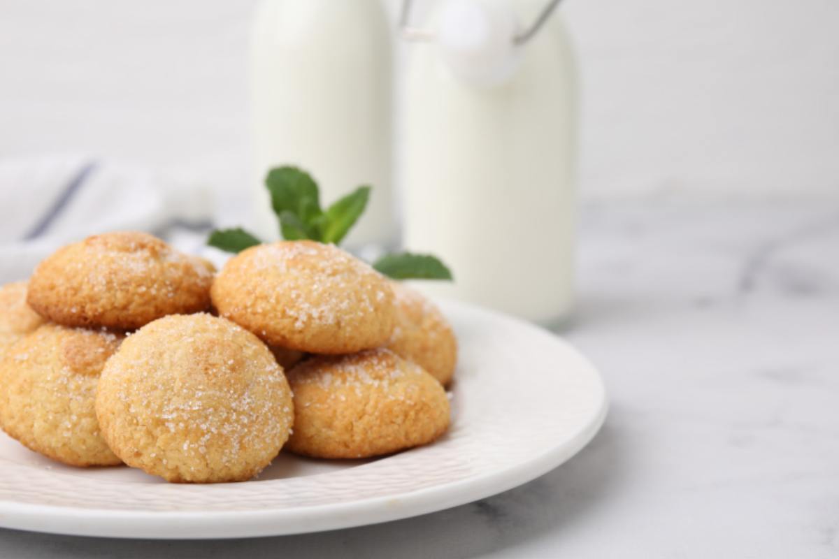 biscotti al miele con zucchero a ricoprire