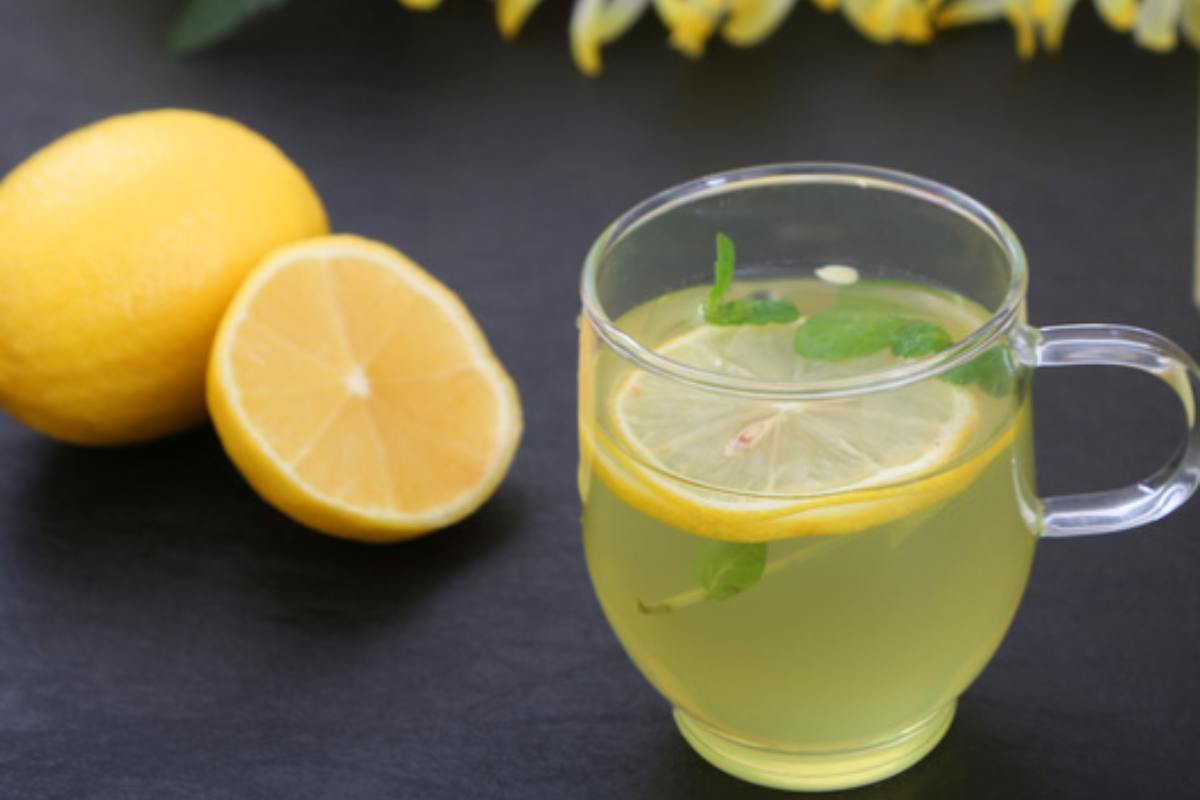 bicchiere con canarino digestivo