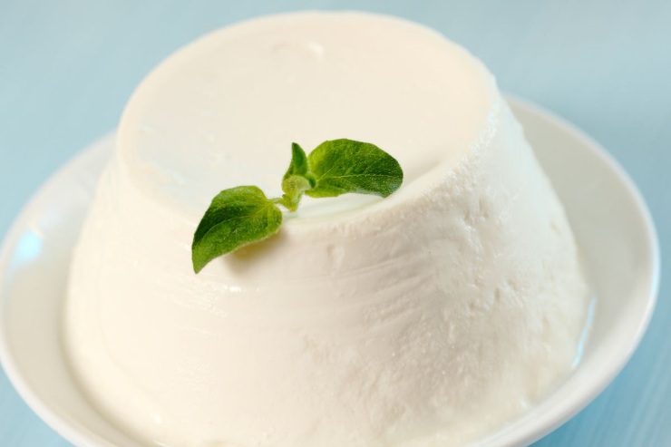 ricotta in una ciotola 
