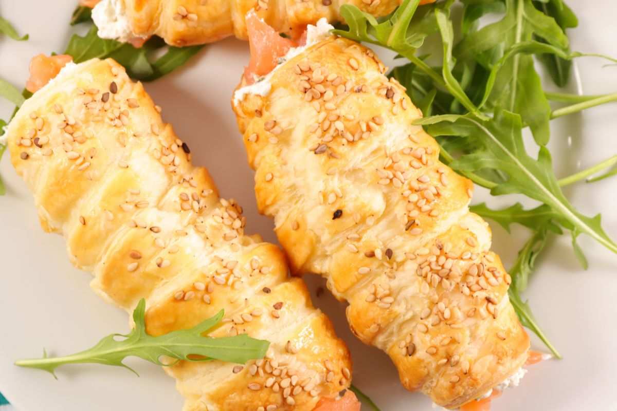 cannoli salati su un piatto