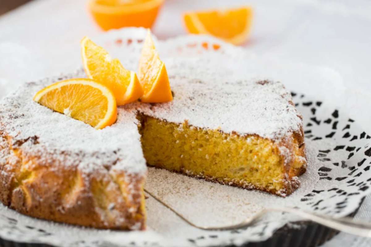 torta caprese all'arancia con zucchero a velo