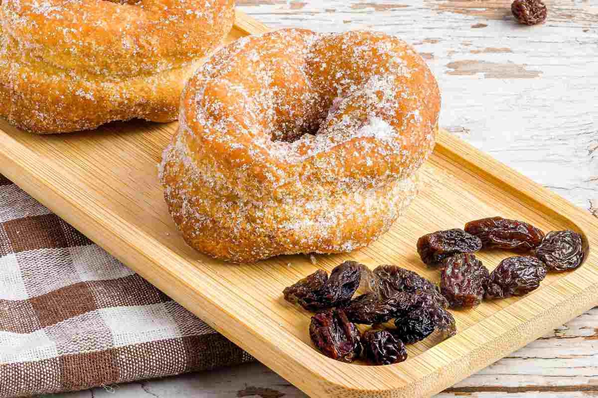 ciambelle con uvetta