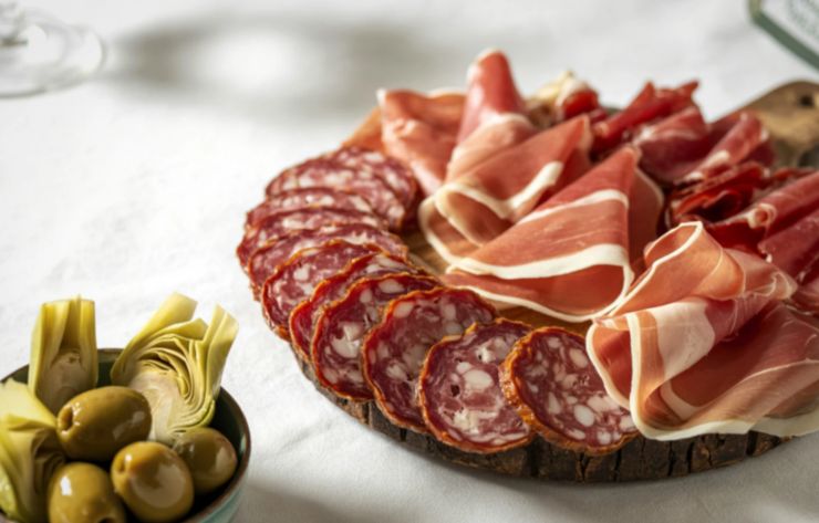 vassoio di salumi e insaccati