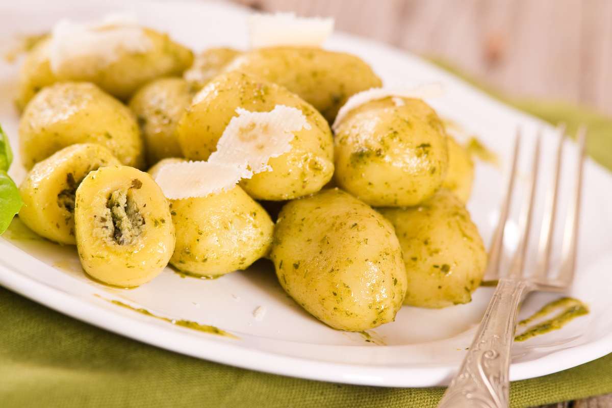 gnocchi ripieni con pesto