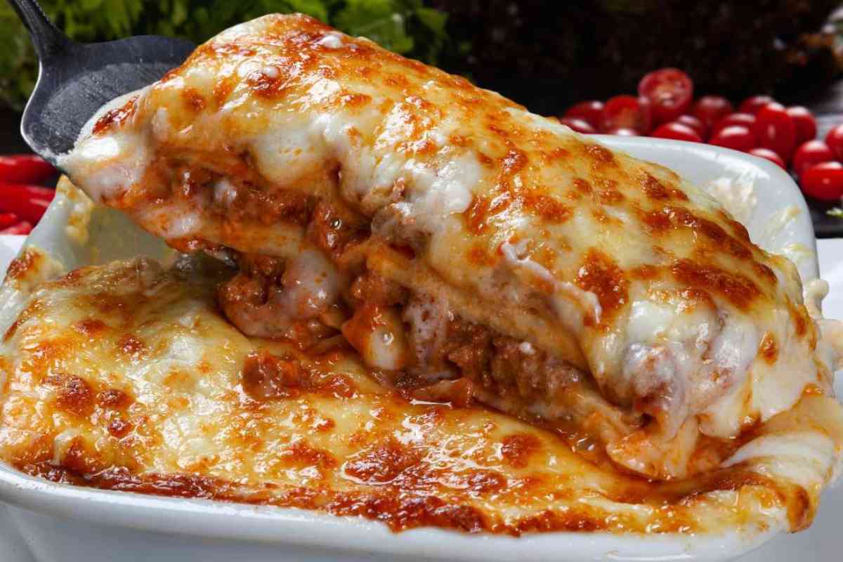 teglia di lasagne fumanti