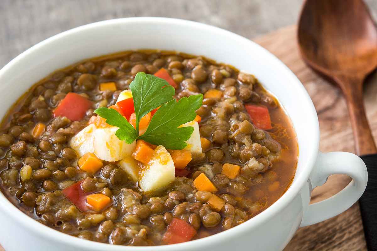 pentola di lenticchie in umido