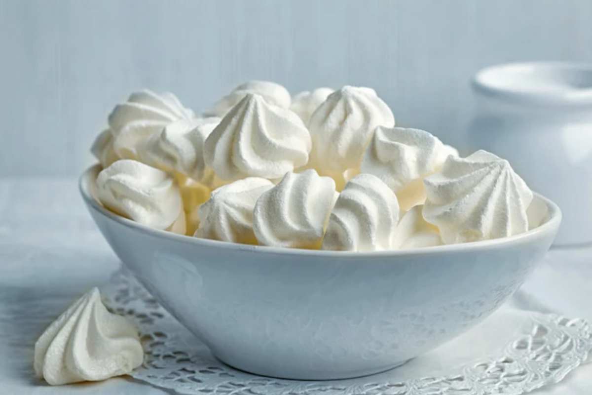 meringhe in una ciotola