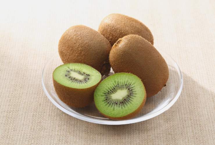 piattino con kiwi