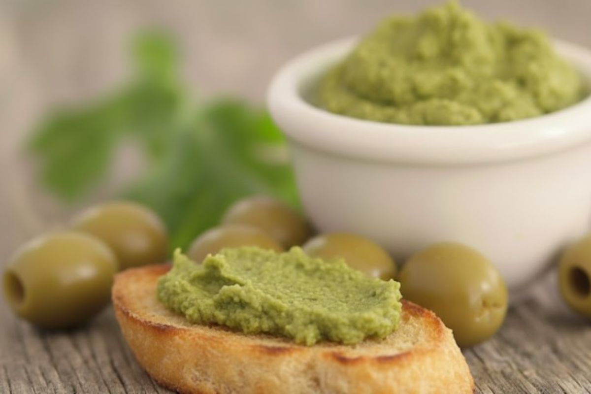 mousse di olive su bruschetta