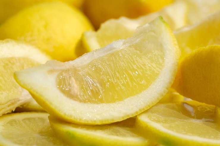 limoni e fetta di limone
