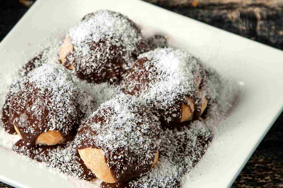 frittelle con Nutella e zucchero a velo