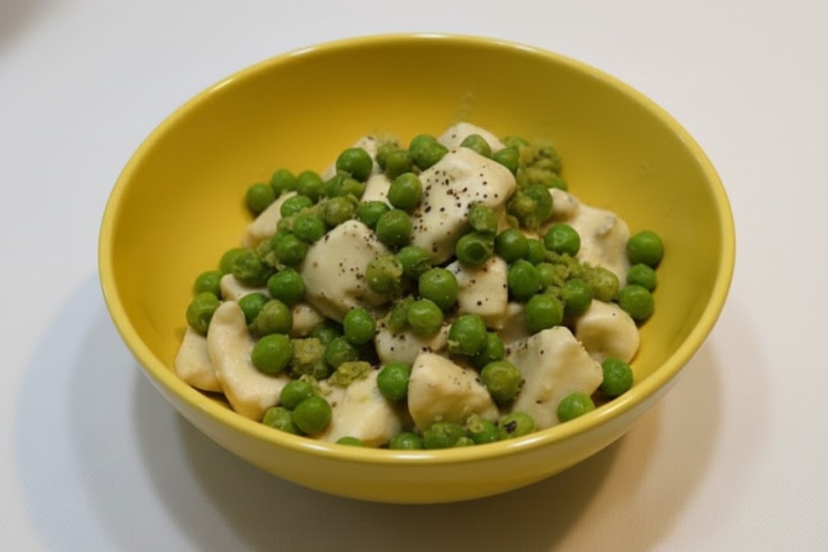 ciotola con pollo cremoso e piselli