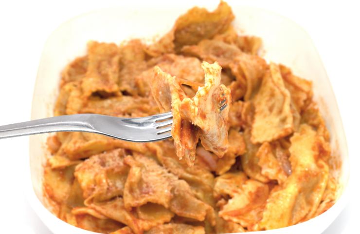 Trippa alla romana su sfondo bianco