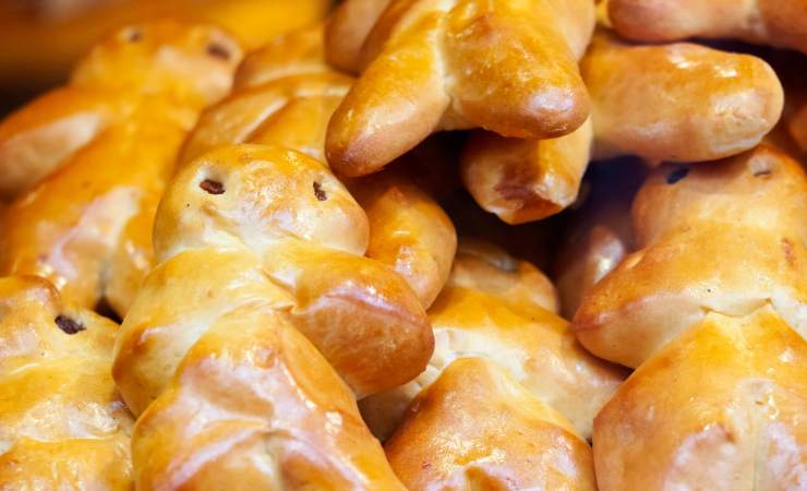brioche a forma di omini una sull'altra