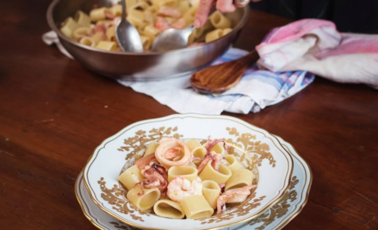 impiattare calamarata con il pesce