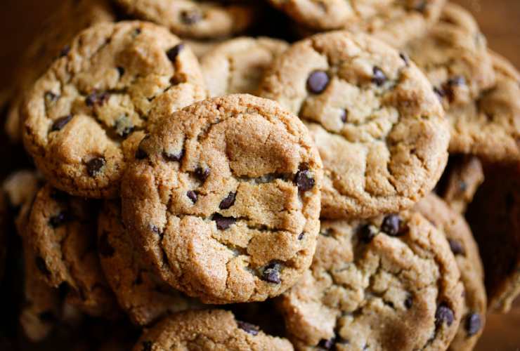 biscotti con le gocce di cioccolato