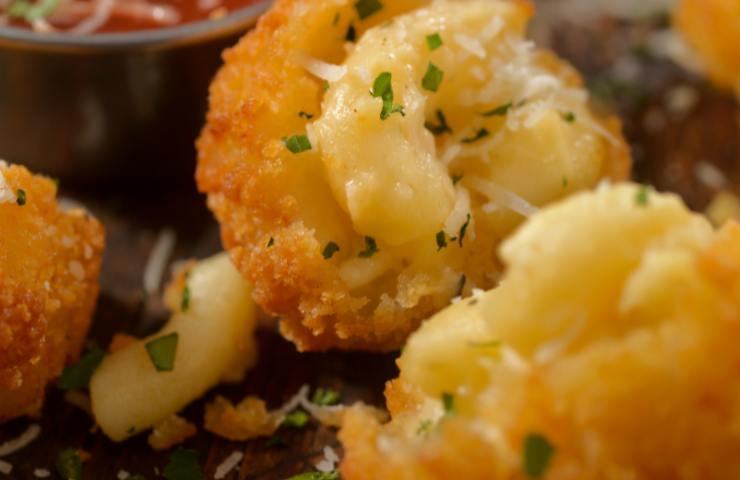 Crocchetta di mac and cheese aperta