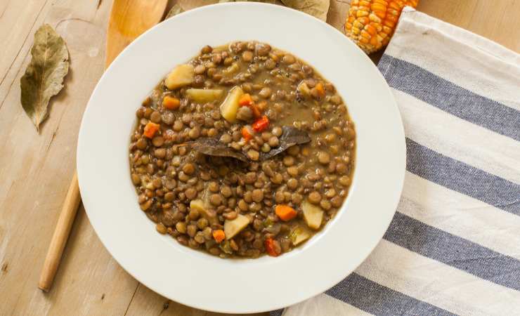 piatto di lenticchie in umido