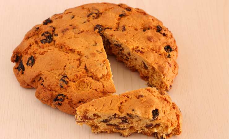 pandolce genovese tagliato