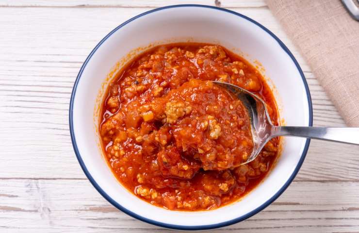 Ragù di carne in un piatto