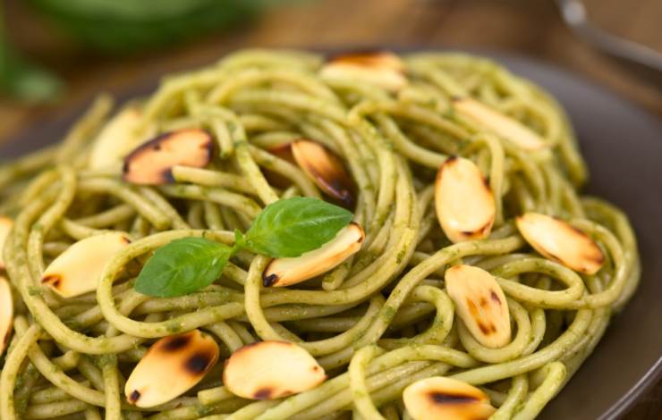 pasta con pesto di mandorle