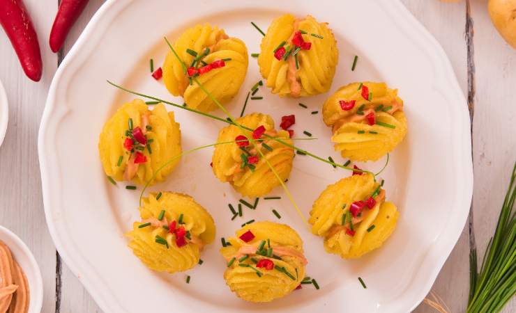 piatto con patate duchessa al salmone