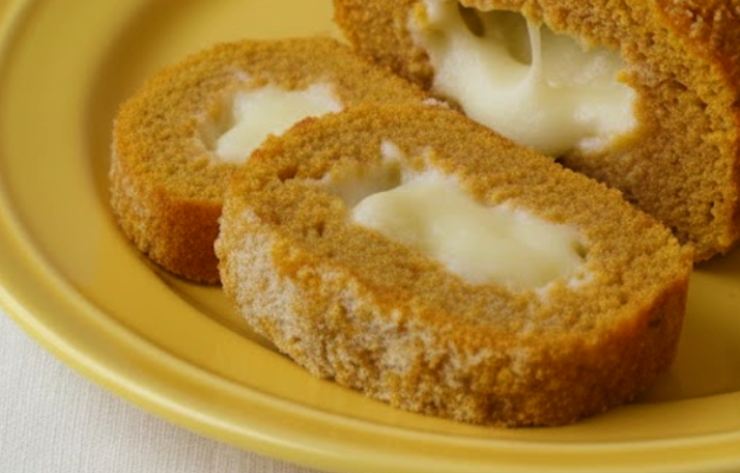 fette di polpettone di zucca in piatto giallo