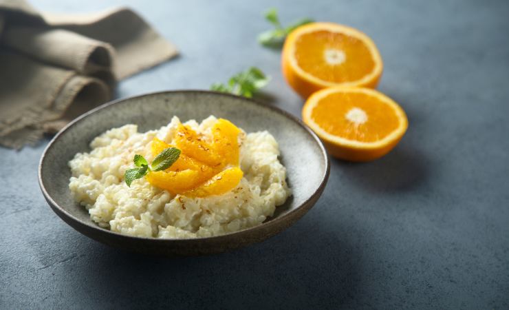 piatto di risotto all'arancia