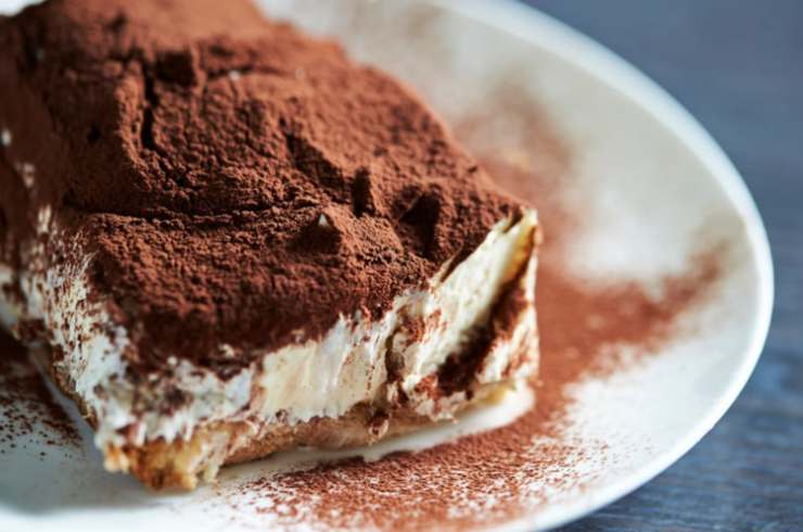 tiramisù fatto con fette di pandoro