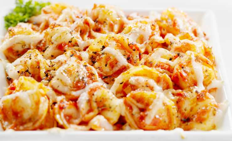 tortellini ragù e mozzarella