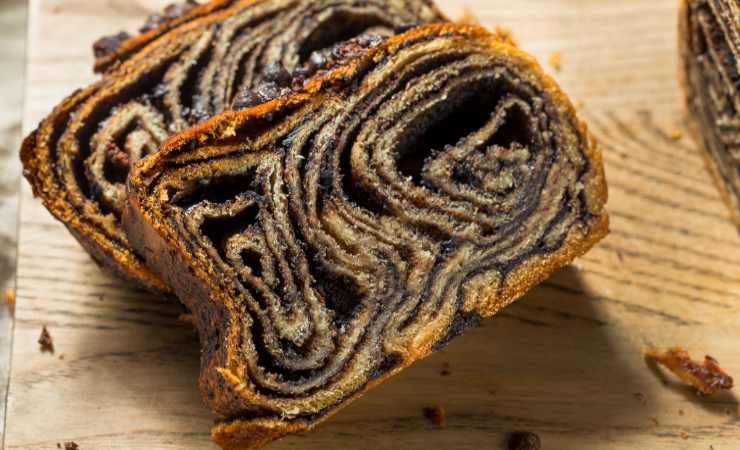 fette di treccia al cioccolato