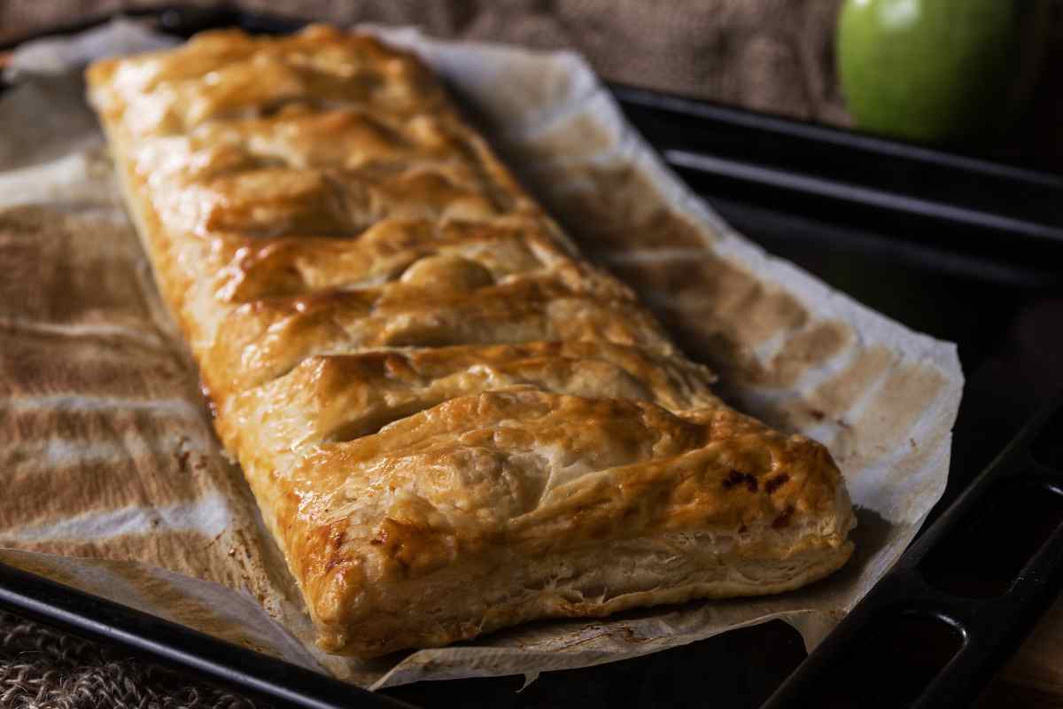sfoglia dolce ricotta e cioccolato su carta forno