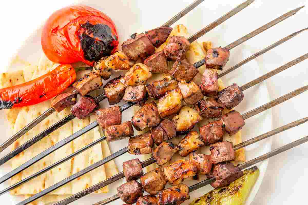 Spiedini di fegato affiancati