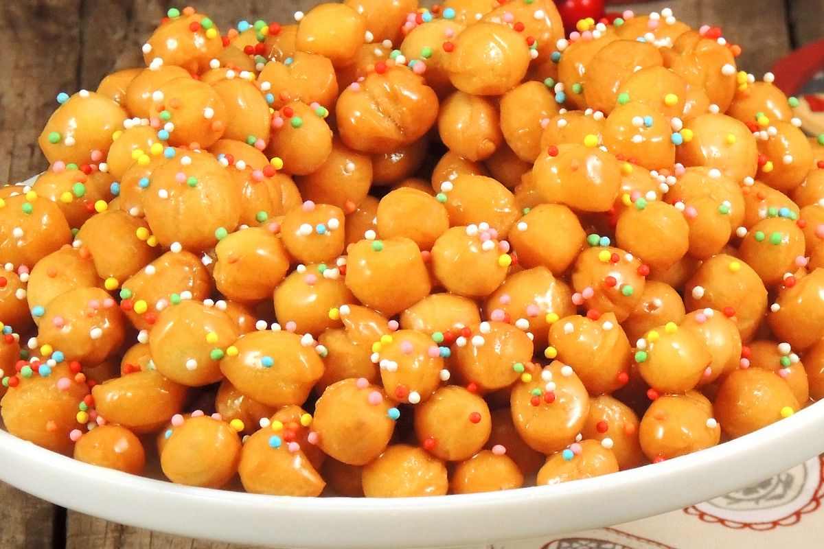 piatto con struffoli