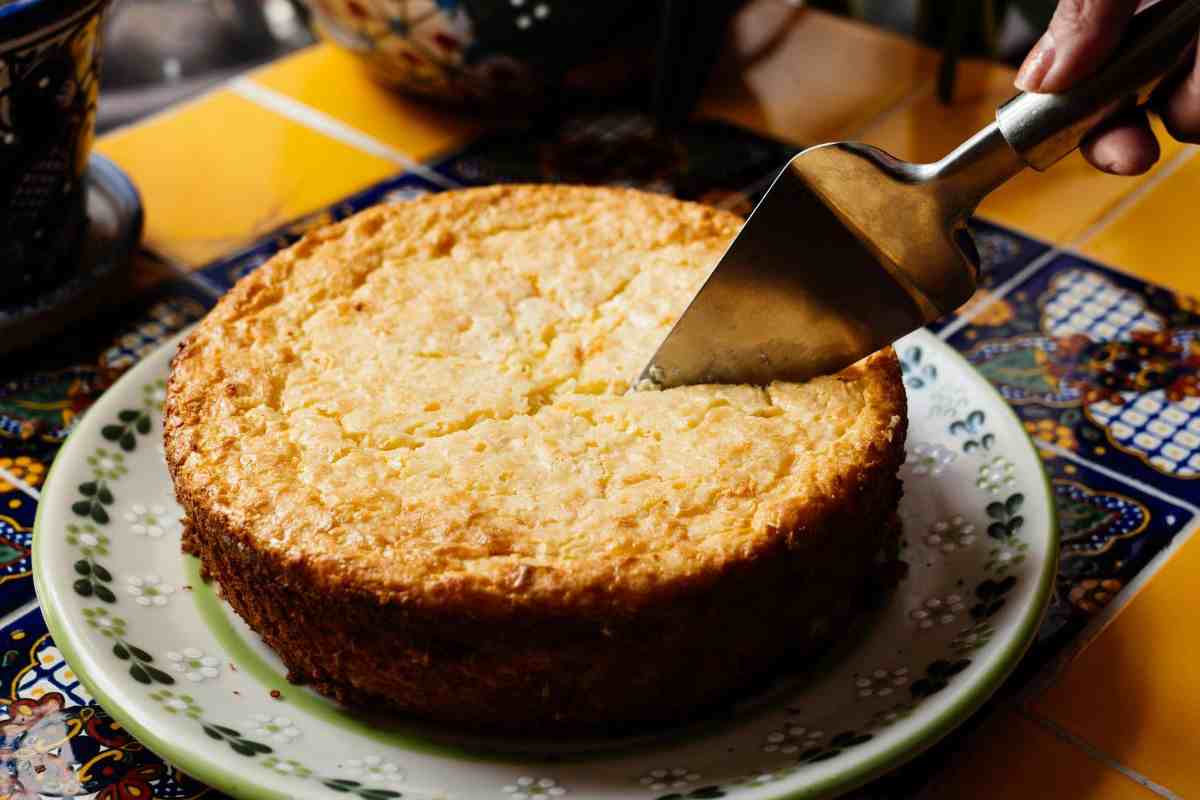 una torta rustica appena sfornata