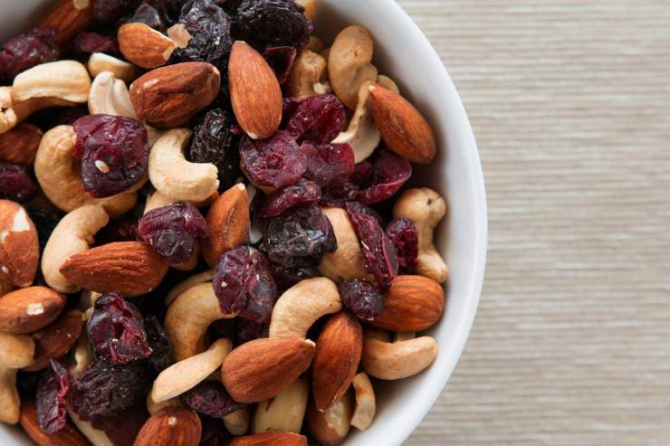 ciotola con frutta secca 
