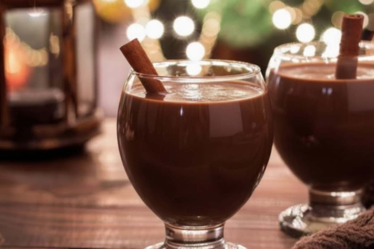 zabaione al cioccolato in un bicchiere