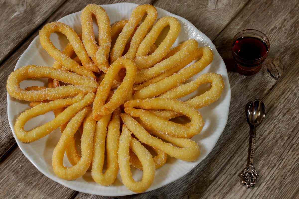 piatto con zeppole di natale
