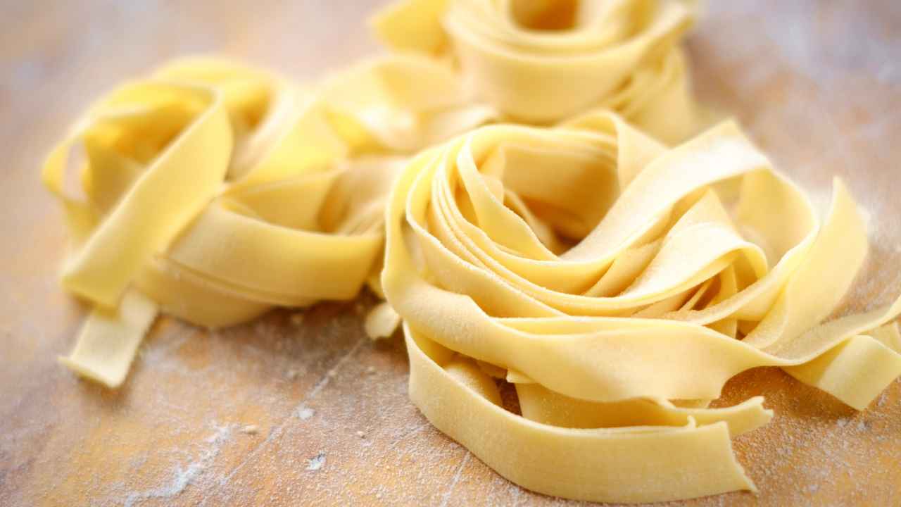 Pasta fresca giallo oro: la ricetta che lascia di stucco anche la nonna