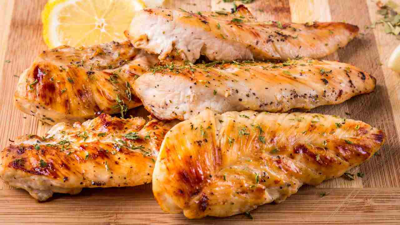 Petto di pollo in padella buttalapasta.it